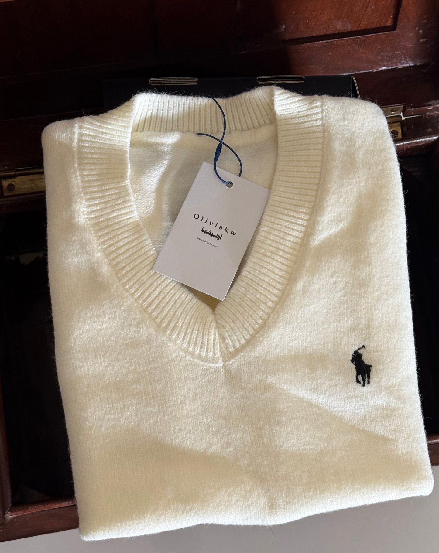 Half sleeve sweater